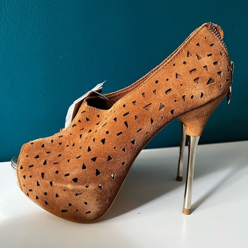 Bershka suede shoes size 37 new beige with gold detail