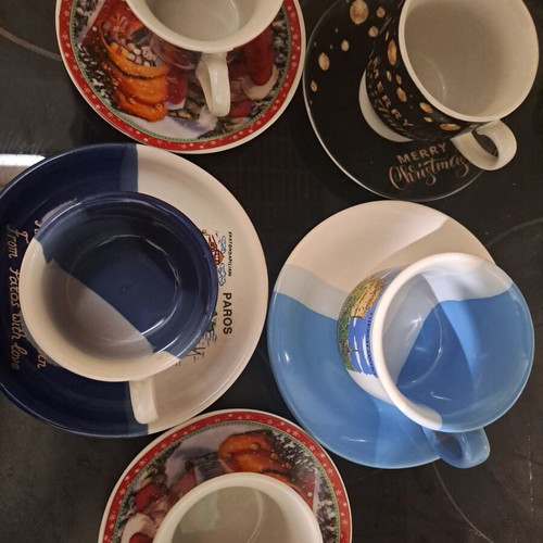 Coffee cups with saucers, set of 5, like new