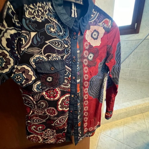 Desigual women's shirt multicolor like new