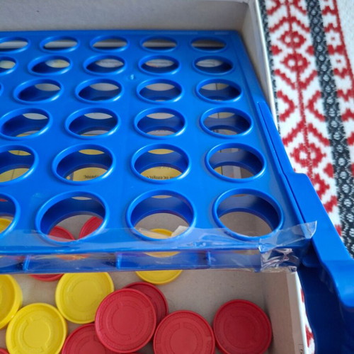 Σκορ 4 επιτραπέζιο παιχνίδι μεταχειρισμένο, λείπει η μπάρα κύλισης αλλά λειτουργικό