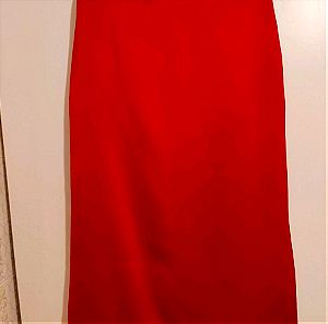 Ψηλόμεση κόκκινη φούστα σε όψη σατέν.