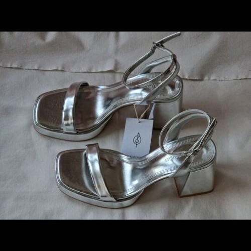 Stradivarius silver sandals size 37 new, unworn