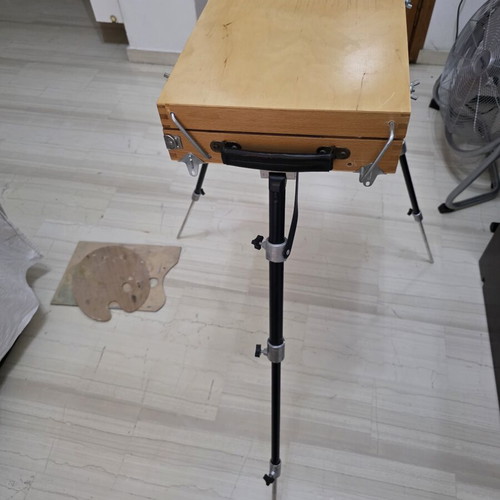 Painting case with foldable easel legs