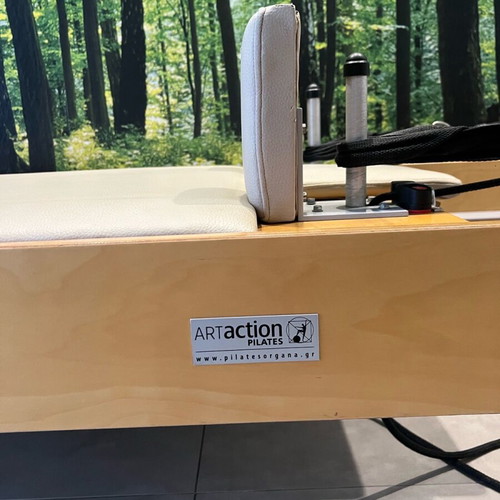 Pilates Reformer bed used with 5 resistances Artaction