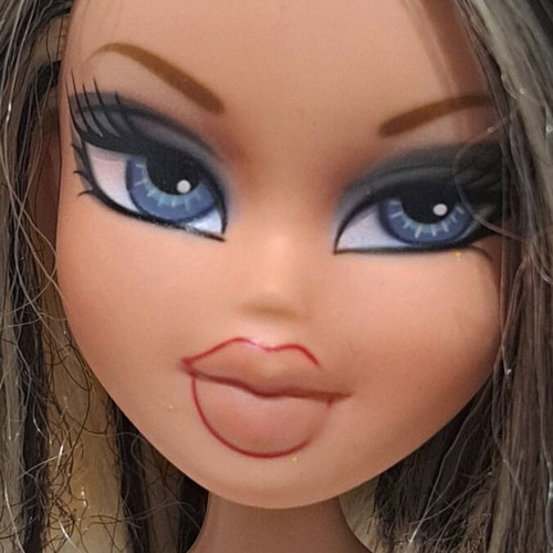 Bratz Play Sportz Skateboarding Cloe used, nude with flaws