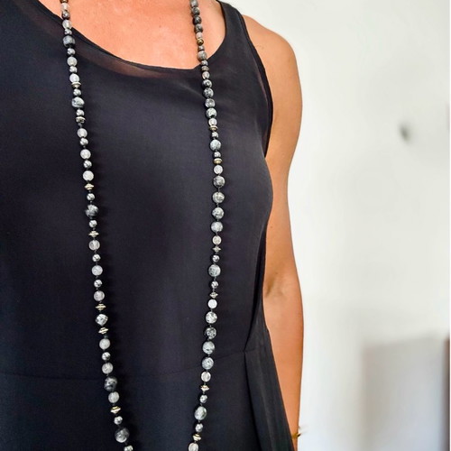 Long necklace with semi-precious stones and gold details new