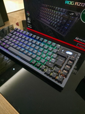 ASUS ROG AZOTH геймърска wireless клавиатура като ново