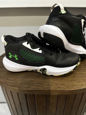 Under Armour men's sport sneakers size 39 used, black and green