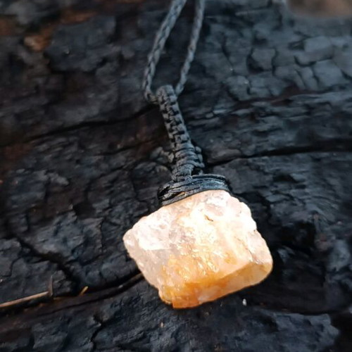 Macrame necklace with raw calcite and adjustable clasp, handmade