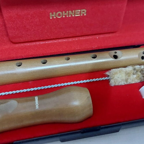 Hohner 9532 C-Sopran Wooden Recorder Like New with Case and Accessories