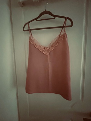 Women's lingerie top pink like new with lace neckline