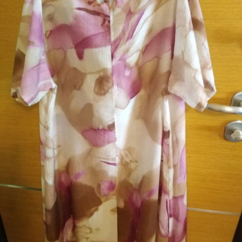 Floral blouse airy like new, longer at the back
