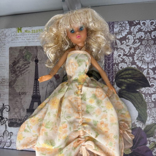 Bibibo B Period Goldilocks doll used with classic wear and dress