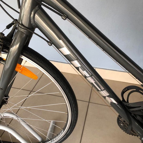 Trek Fx1 women's bicycle like new, small, with accessories