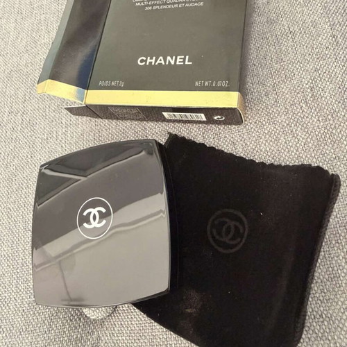 Chanel eyeshadow palette 301 new with compact and velvet case