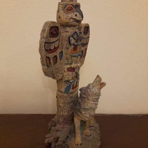 Decorative totem like new inspired by traditional indigenous art