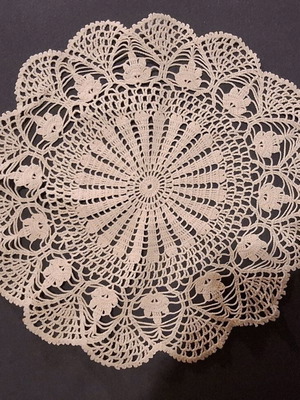 Crochet doily 30 cm beige, like new, handmade embroidery
