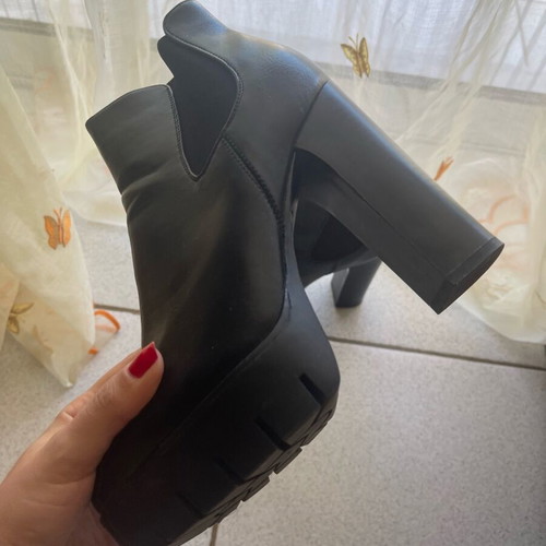 High-heeled ankle boots like new, size 37, black