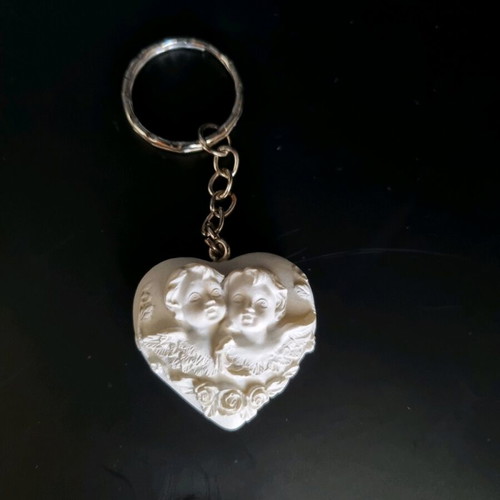 Plaster keychain with angels from Florence