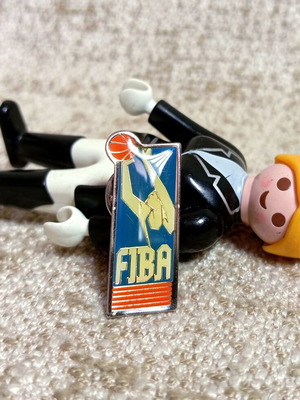 FIBA 1990 Επίσημη καρφίτσα 3η έκδοση καινούργια, επισμαλτωμένη