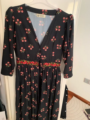 Karavan black dress new with embroidery, three-quarter sleeves, Small