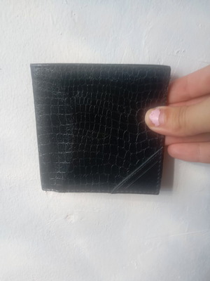 Bifold Wallet like new, black crocodile-embossed slim design