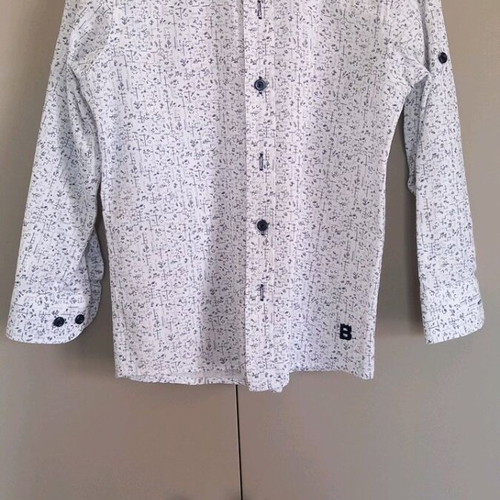 Children's Shirt size 5 like new, white and blue