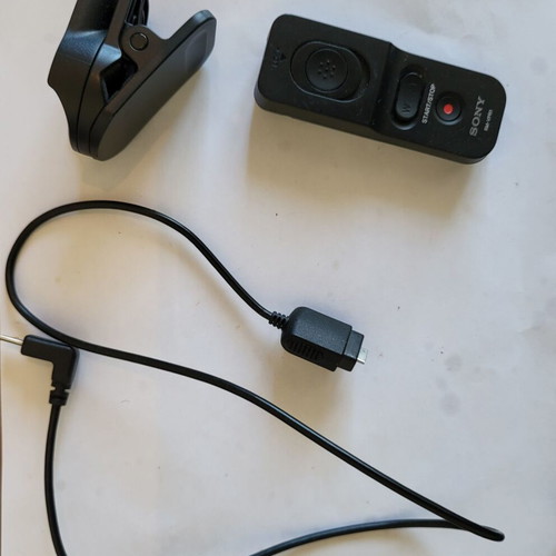 Sony RM-VPR1 remote control like new with multi-use cable
