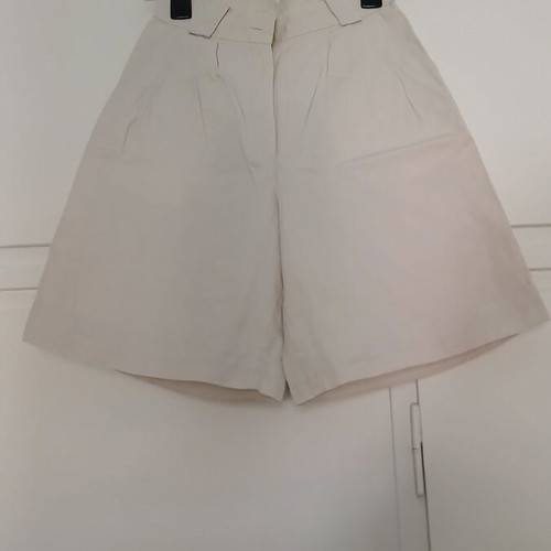 Women's bermuda shorts like new, size 38, 100% cotton, sugar color