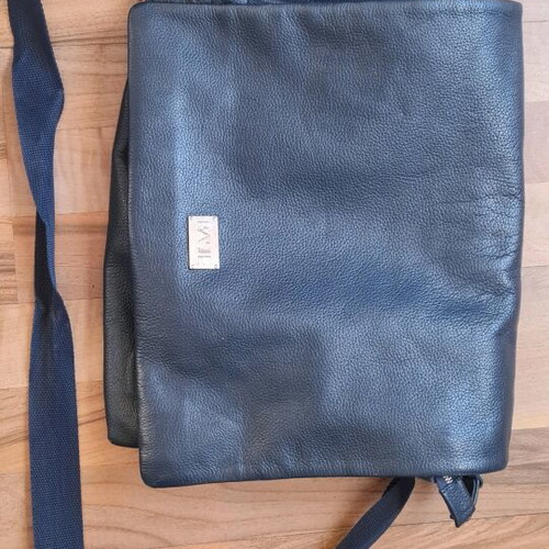 Basile leather shoulder bag like new, blue