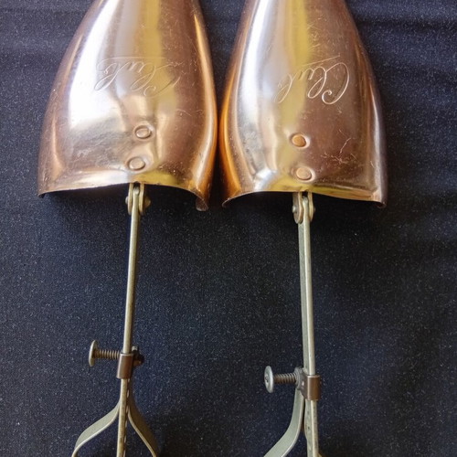 Club shoe stretchers France size 4 gold color