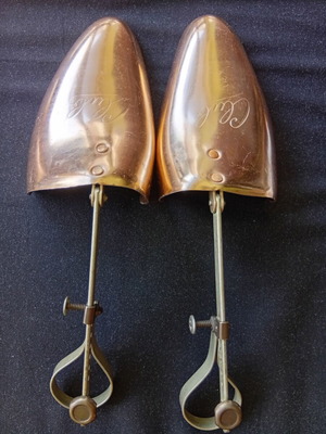 Club shoe stretchers France size 4 gold color