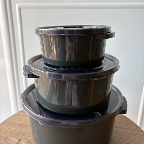 Set of 3 round storage containers new, microwave safe