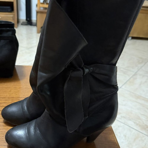 The Xdye Trademark black leather boots size 39 used