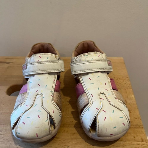 Geox sandals used for girl size 25 white