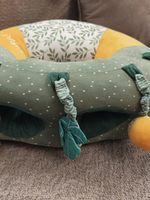 Sophie La Girafe activity pillow for 3+ months, like new