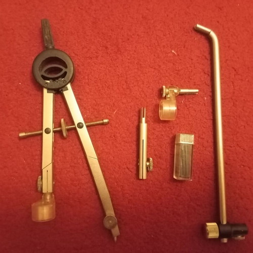 Compass used with pencil leads and extra accessories