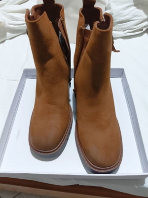 Erynn camel ankle boots new, size 38, zipper detail