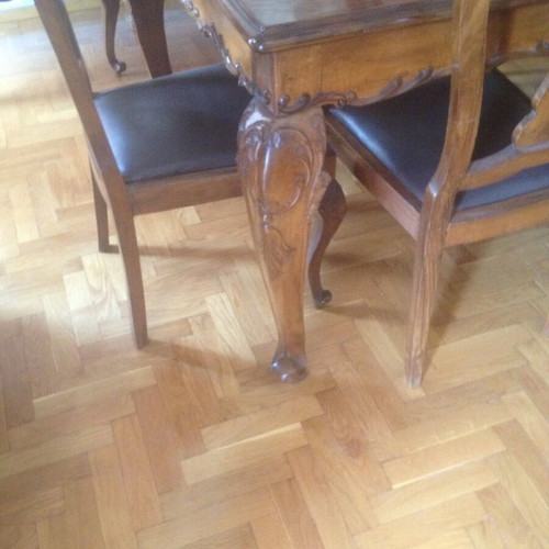 Buffet, table and 6 chairs like new with rosewood veneer
