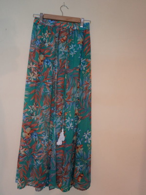Beach skirt new, very beautiful and comfortable