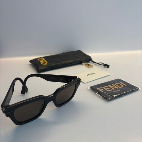Fendi FE40078I sunglasses like new, black-navy blue