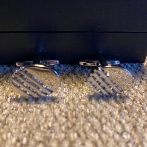 Tie rack cufflinks like new, white