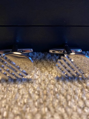 Tie rack cufflinks like new, white
