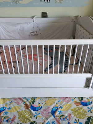 Πολυμορφική κούνια σαν καινούργια με δεύτερο κρεβάτι και στρώματα