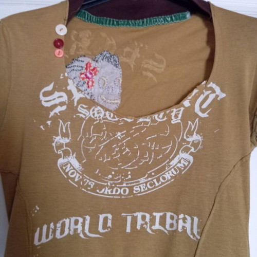 Vintage Boho-Grunge T-shirt like new with handmade details and tribal embroidery