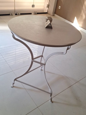 Σιδερένιο τραπέζι σαν καινούργιο