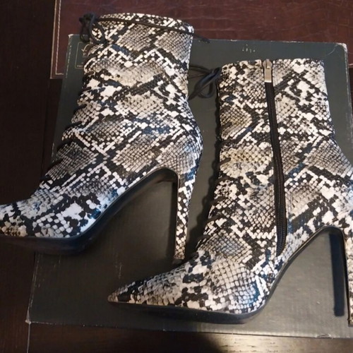 Snake print ankle boots new, size 39, stiletto heels