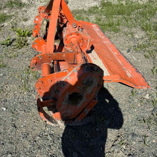 Tractor tiller used in good condition