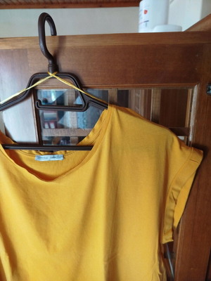 Zara women's T-shirt used, yellow size M