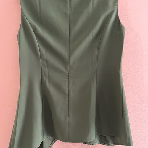 Sleeveless blouse like new, cypress color, size M